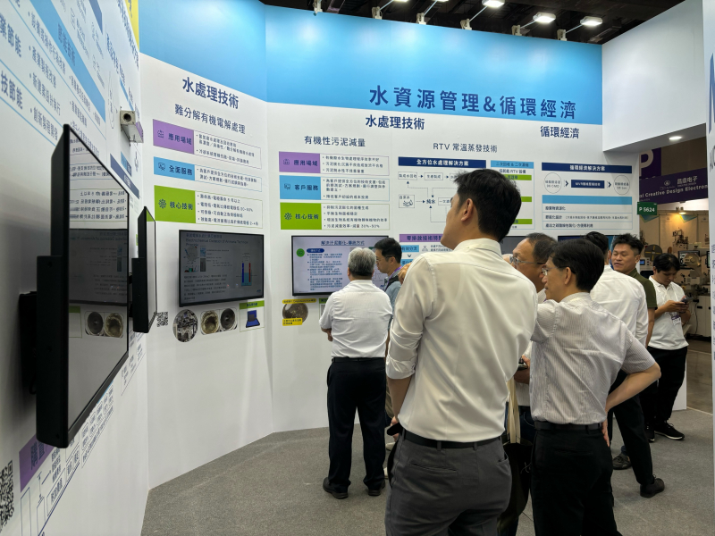 友達以深厚的智慧製造經驗發展永續戰略，積極延伸價值鏈，轉化成可供外界使用的綠色智慧服務，進軍SEMICON Taiwan 2024，提供半導體產業鏈打造AI世代的永續即戰力。