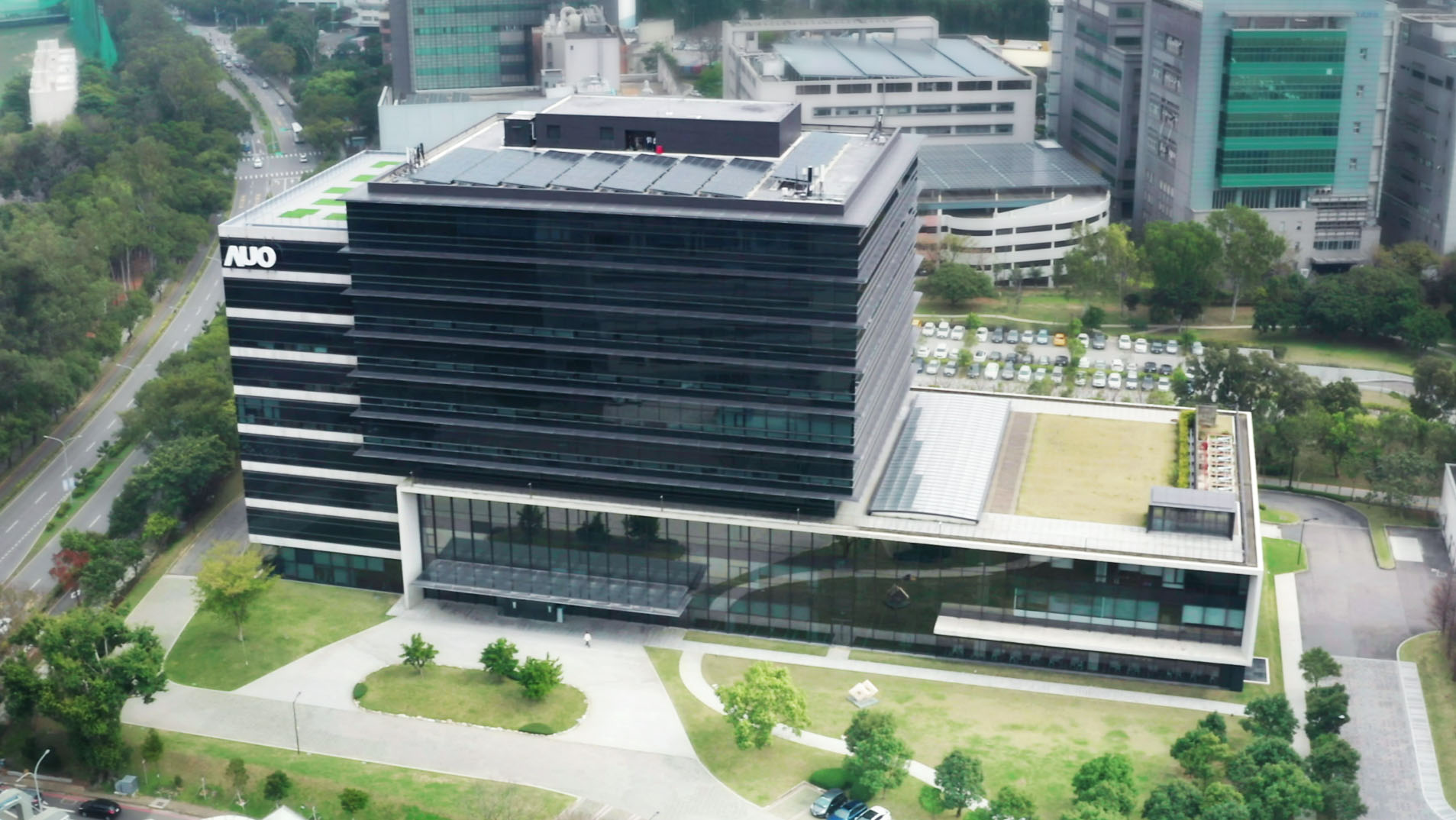 leyu官网光电积极实践永续作为，以”leyu官网全球研发中心（Global Research Center，GRC）”总部大楼，通过ISO 14068-1:2023碳中和管理标准查证，并承诺于2030年实现台湾所有办公据点均朝此目标迈进