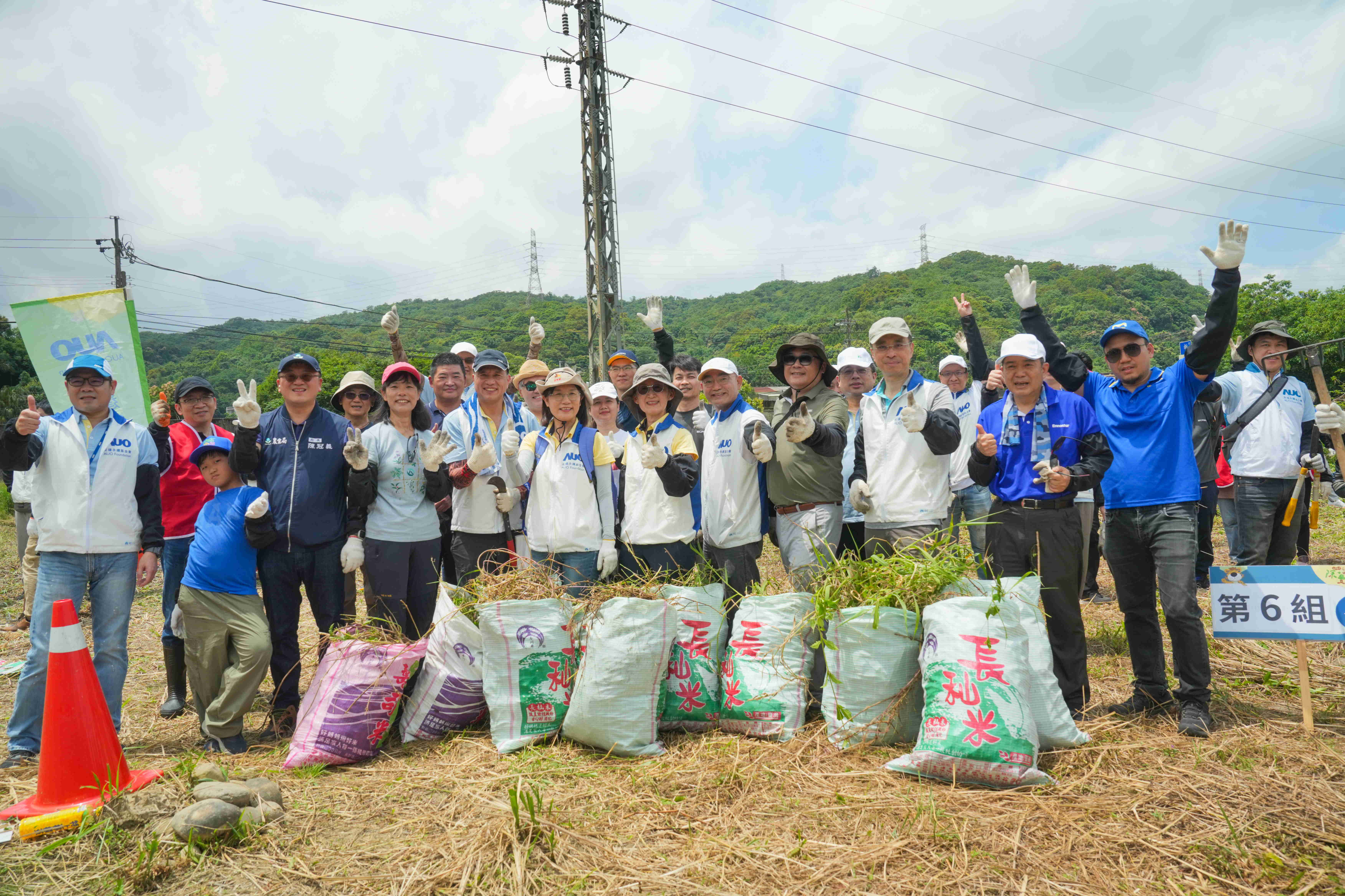 友達永續基金會今（17）日在桃園龍潭廠區舉辦「手護台灣綠色堡壘　Green Party除蔓生活節」，由友達光電暨友達永續基金會董事長彭双浪攜手政府、供應商等合作夥伴共同參與